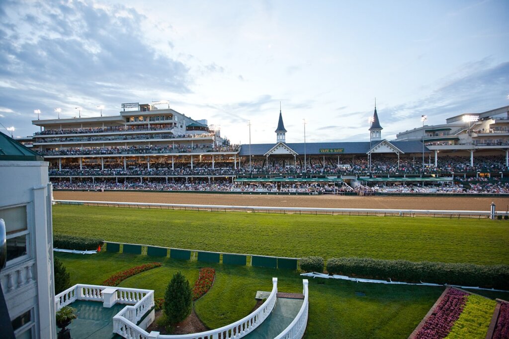 how long does churchill downs tour take
