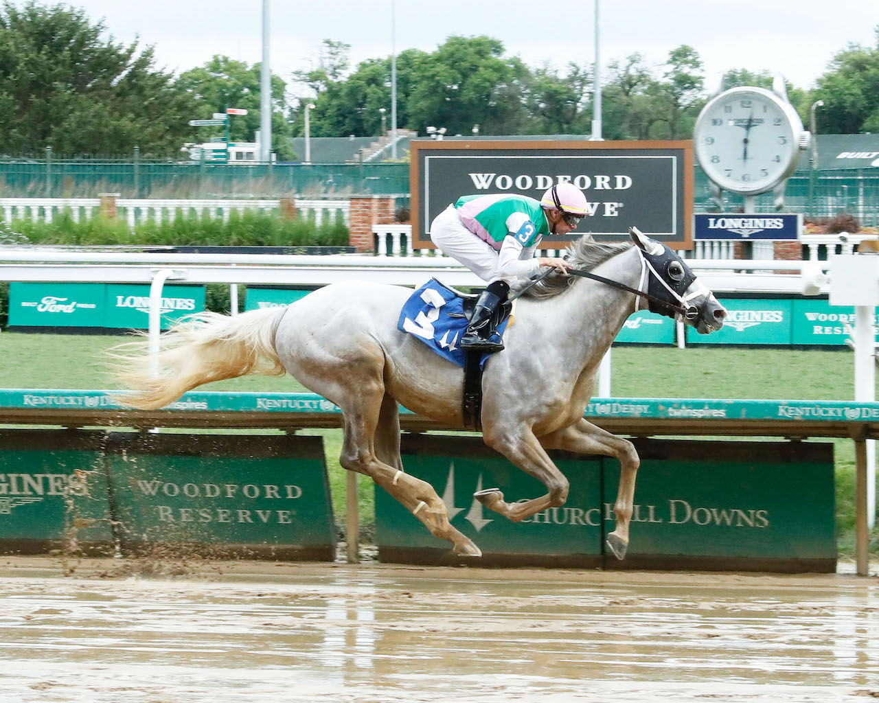 Dragoon Guard wins at Churchill Downs