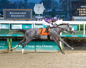 Neon Icon wins at Churchill Downs