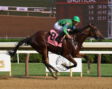 Mo Plex winning the Sanford (G3) at Saratoga (Photo by Susie Raisher/Coglianese Photos)