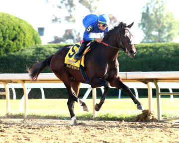 East Avenue wins the Breeders' Futurity (G1) at Keeneland