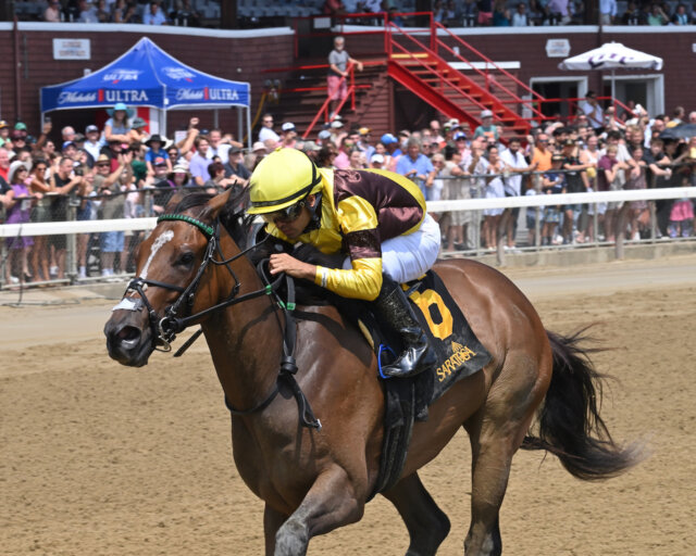 Quietside wins at Saratoga