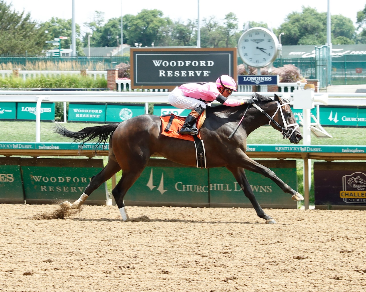 Cooked Creed wins at Churchill Downs.