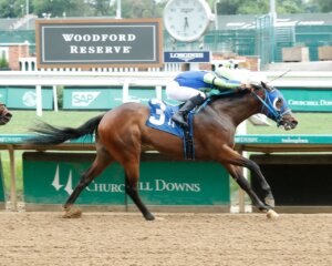 Enduring Spirit wins at Churchill Downs.