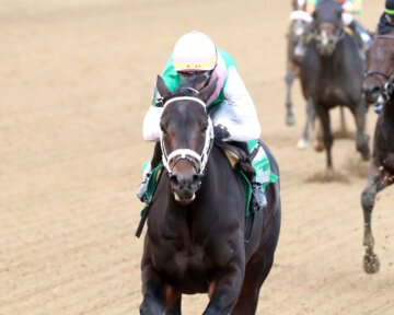 Disco Time wins an allowance at Churchill Downs