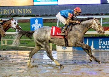 Hit Show with Florent Geroux aboard wins the Louisiana Stakes.