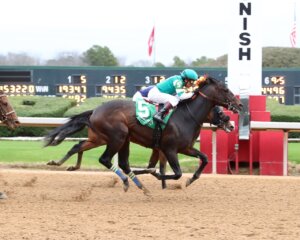 Authentic Gallop wins at Oaklawn. 