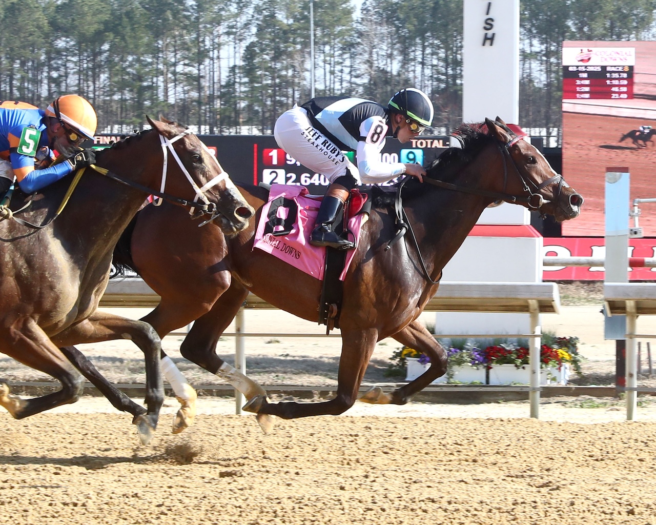 Fondly wins the Virginia Oaks at Colonial Downs.