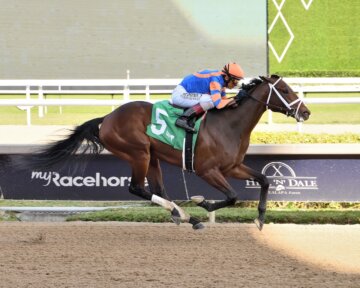 Grande wins at Gulfstream Park.